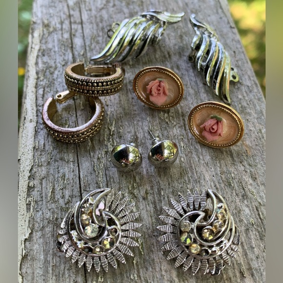 Vintage Earring Lot, in fair condition in need of repairs. Clip ons - Picture 1 of 6